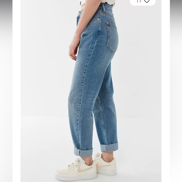 BDG/Urban Outfitters High-Waisted Mom Jean – Light Wash - Picture 3 of 11